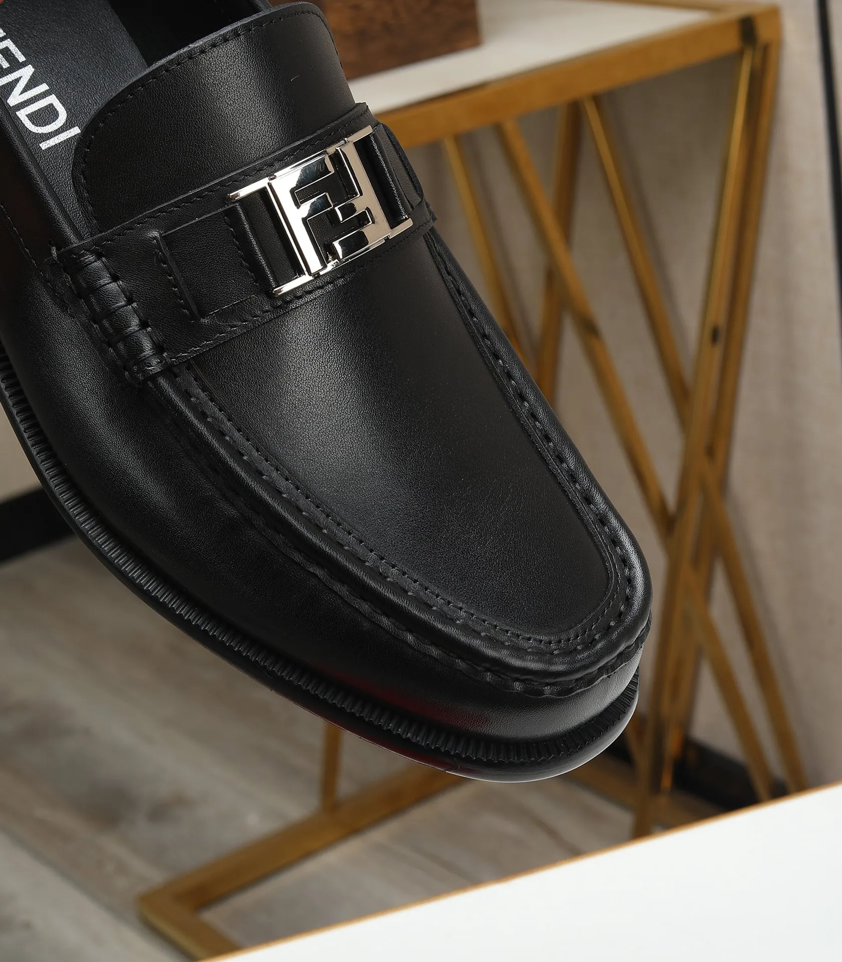 Men's shoes 💰580 (high-end, full cowhide) FENDI Fendi high-end formal leather shoes, original Italian imported cowhide surface + cowhide lining, original hardware, I believe you will be impressed from the first time you see it. The avant-garde atmosphere can no longer fully interpret its elegance. AAA grade rubber outsole, super comfortable. Original counter last, ensuring its original version and quality. The simple upper ensures its comfort and breathability. A pair of truly good shoes has its own unique soul, famous quality, regular size 38-44 (45 46 customized)